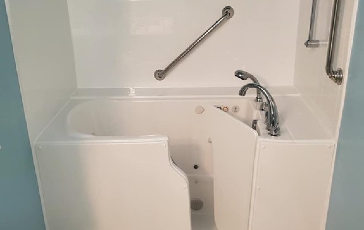 walk-in-tub-installation_walk-in-showers-Orange-Beach-AL